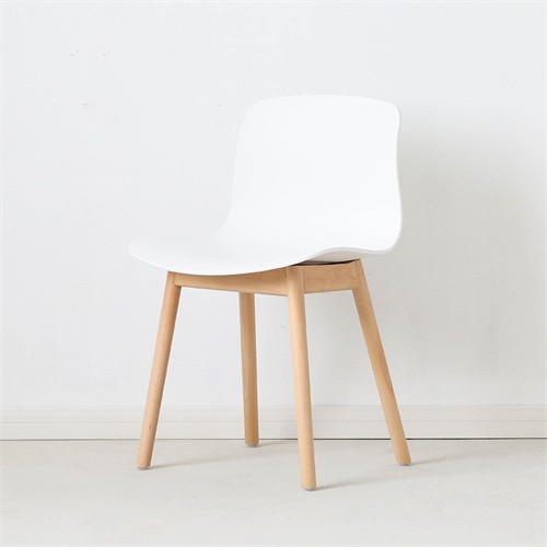 Contemporary designer pp chair with wood feet