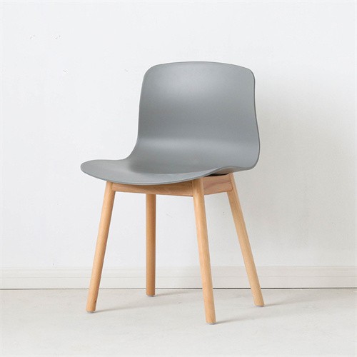 Contemporary designer pp chair with wood feet